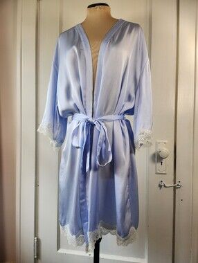 Aerie Off-Duty Satin Robe in Eyelet Blue